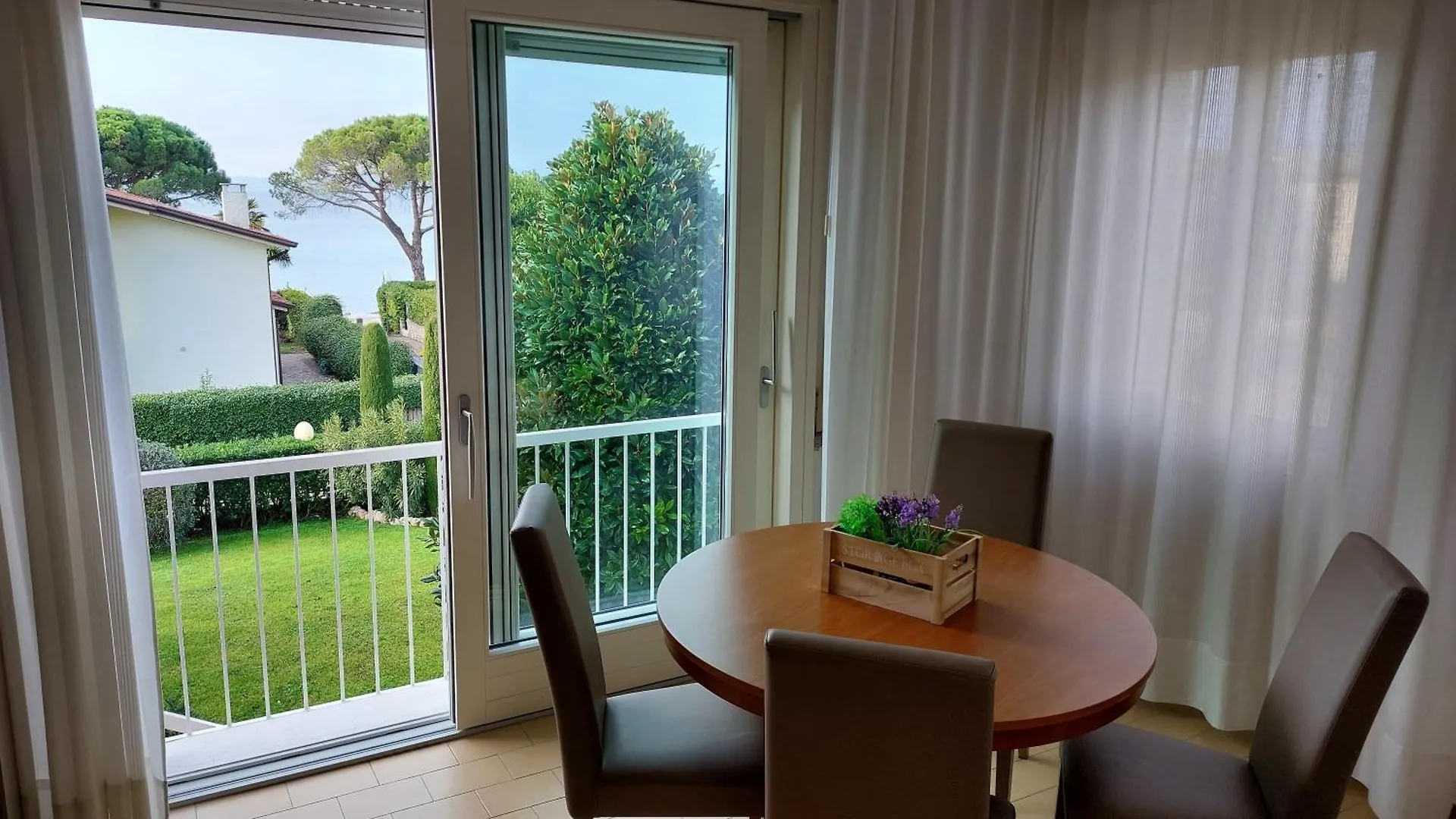 Betulla Lake View Apartment Lazise 0*,  Italien