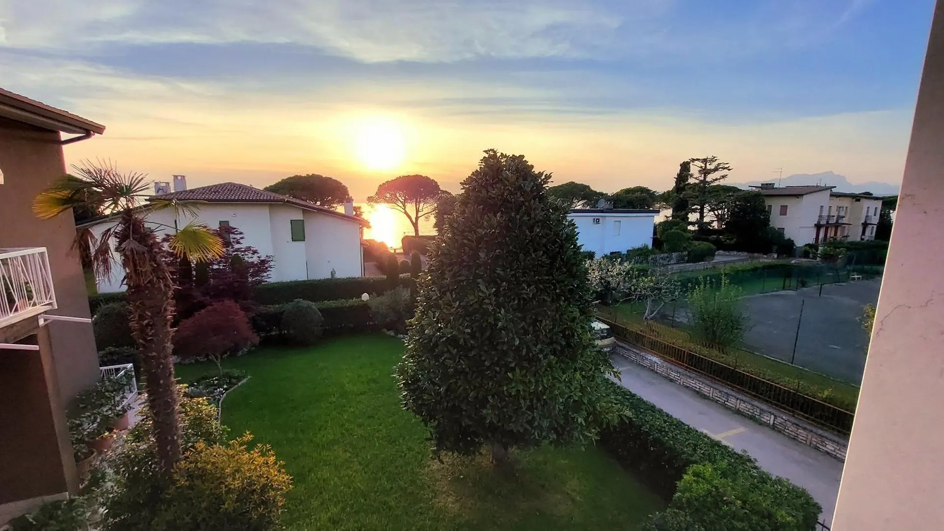 Betulla Lake View Apartment Lazise 0*,